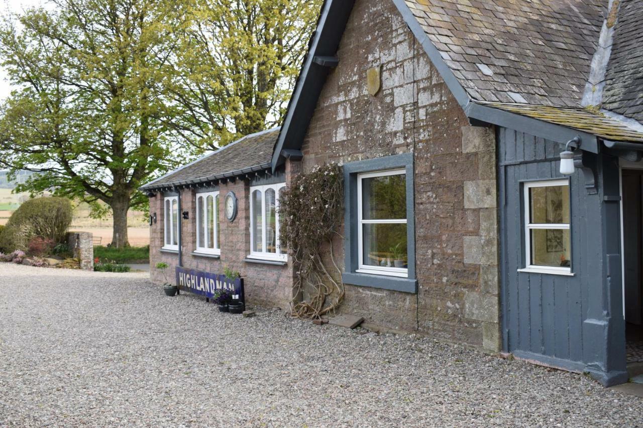The Highlandman Station Bed & Breakfast Крийф Екстериор снимка