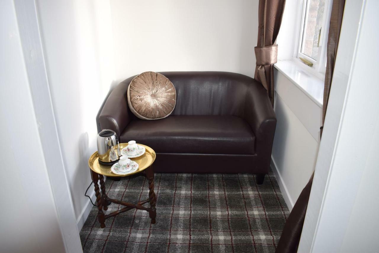 The Highlandman Station Bed & Breakfast Крийф Екстериор снимка